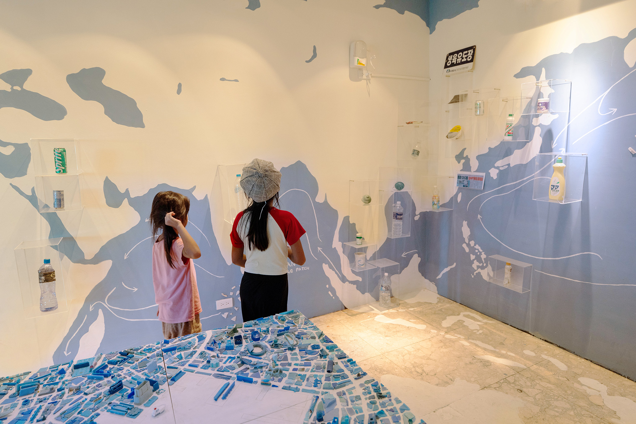 展間：海廢全球漂流記 (手繪設計 / 林